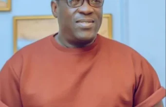Singer Wasiu Ayinde, Malaika In Tears On Stage After Hearing News Of Ogogo’s Death