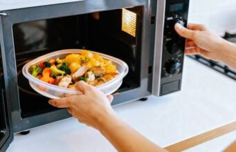 These Are 5 Dangers Of Using Microwave