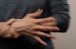 If Your Hands Tremble Slightly, Don’t Ignore It: Doctors Explain Possible Causes